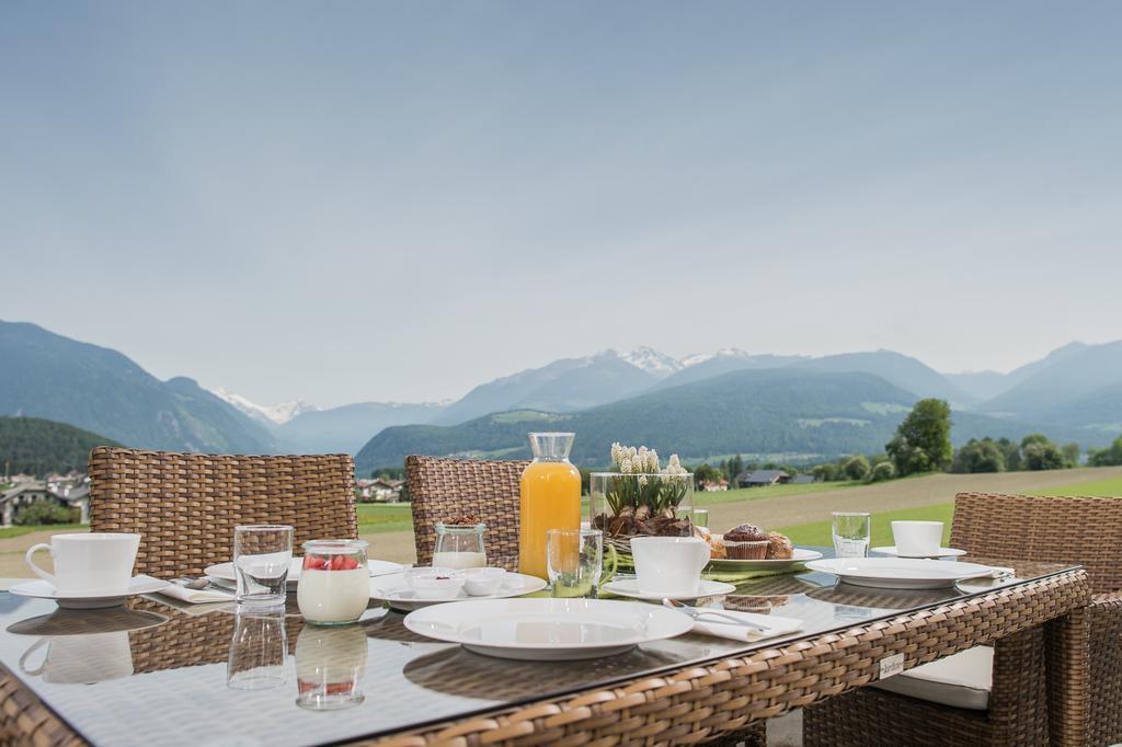 Hotel Garni Hochgruber ブルーニコ エクステリア 写真