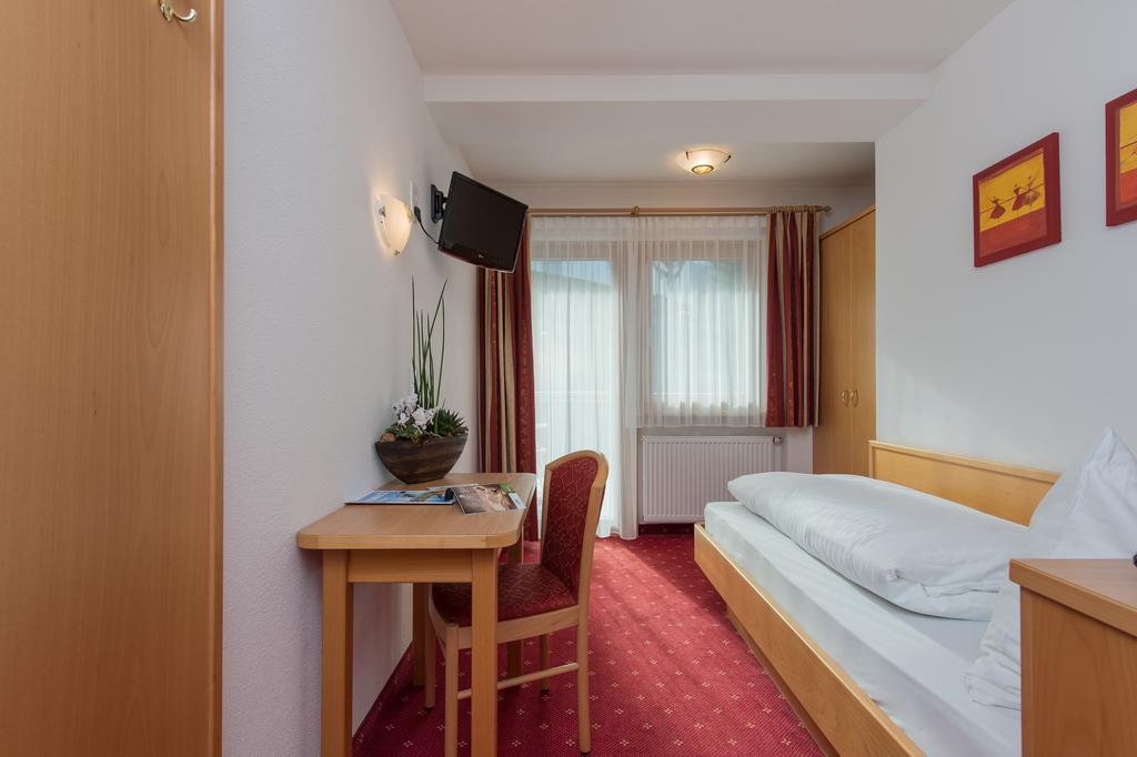 Hotel Garni Hochgruber ブルーニコ 部屋 写真
