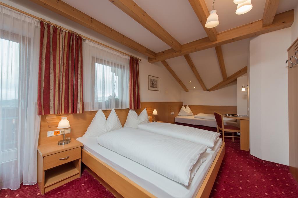 Hotel Garni Hochgruber ブルーニコ 部屋 写真