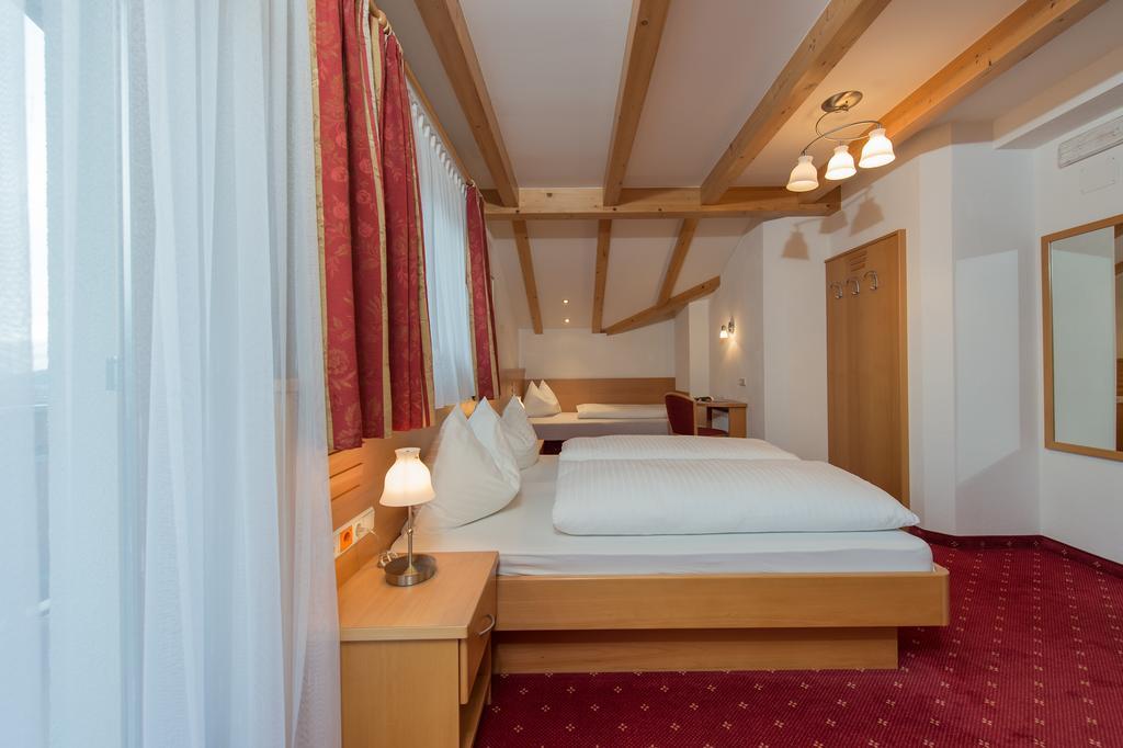 Hotel Garni Hochgruber ブルーニコ 部屋 写真