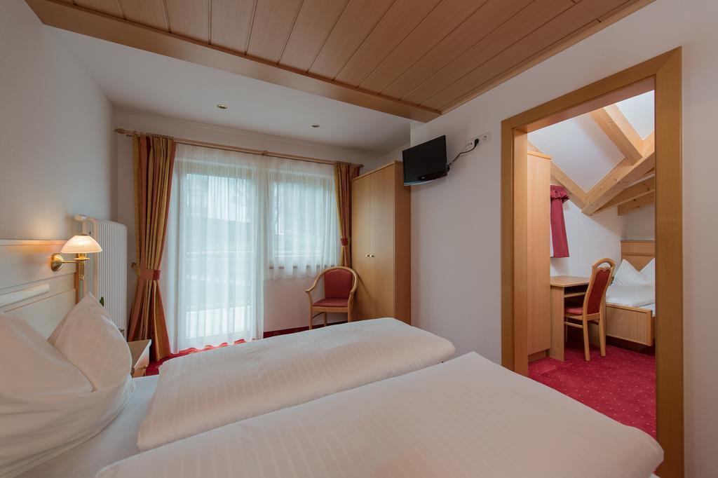 Hotel Garni Hochgruber ブルーニコ 部屋 写真