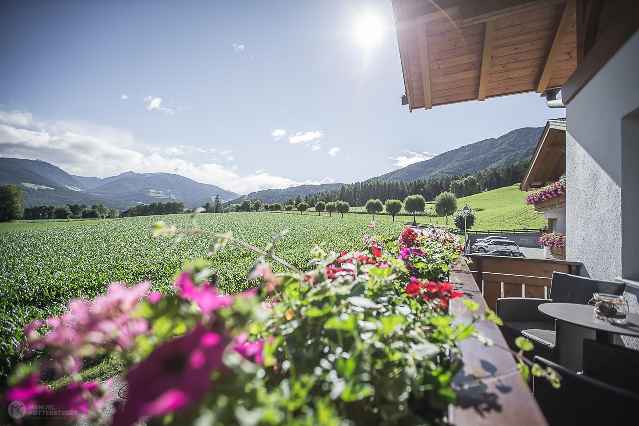 Hotel Garni Hochgruber ブルーニコ エクステリア 写真
