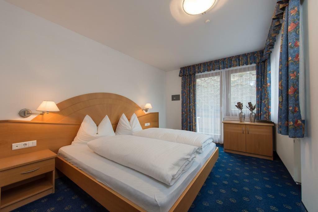 Hotel Garni Hochgruber ブルーニコ エクステリア 写真